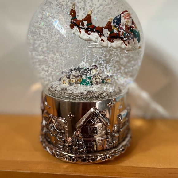 Silverplated Christmas Musical Ball - Picture 8 of 8